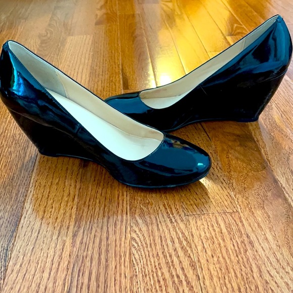 Like new - COLE HAAN patent leather wedge heels - Picture 6 of 10